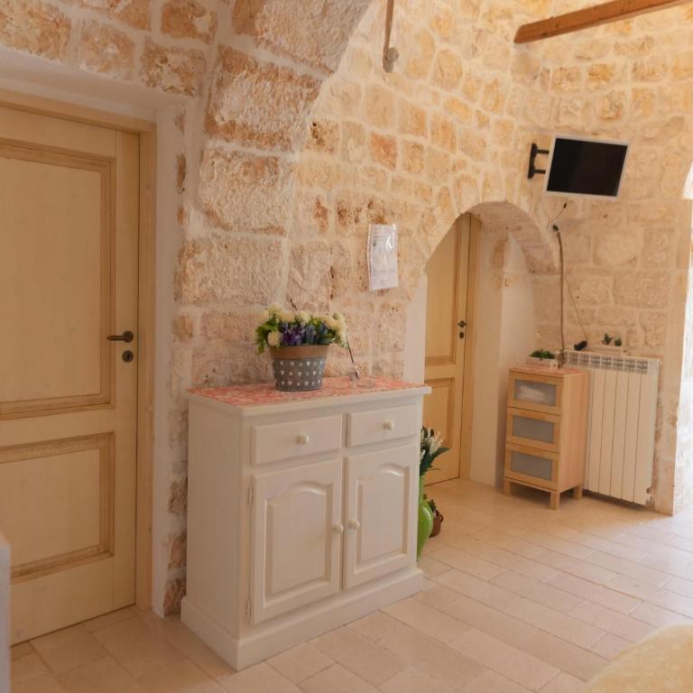 Holiday Home in Valle d'Itria with Pool - Two-Bedroom Trullo House - 13