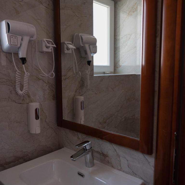 Hotel Bristol - Double Room with River View - 9