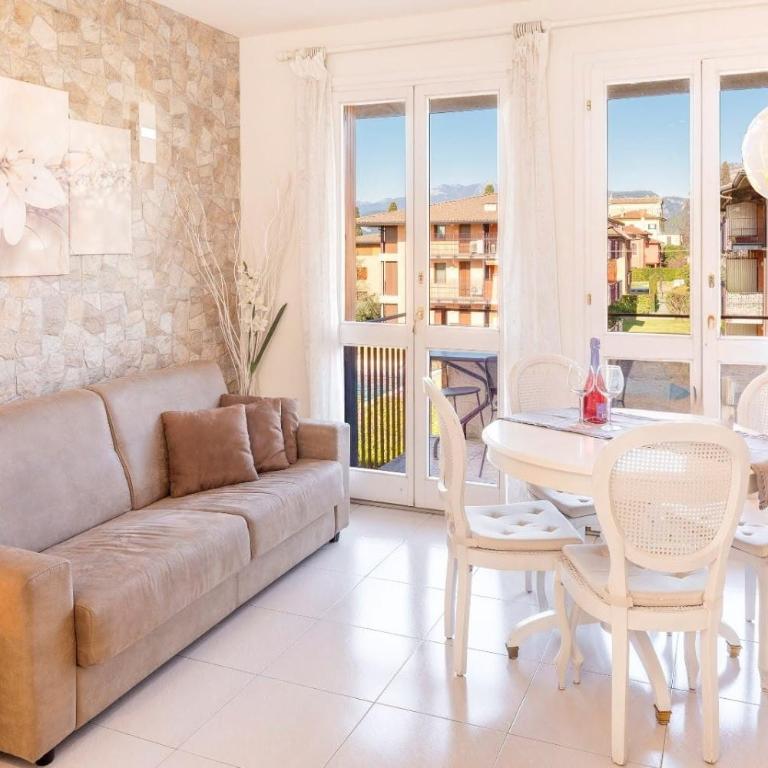 Elena Apartment - Free Secure Parking - Center - Pool - View Lake - One-Bedroom Apartment - 13