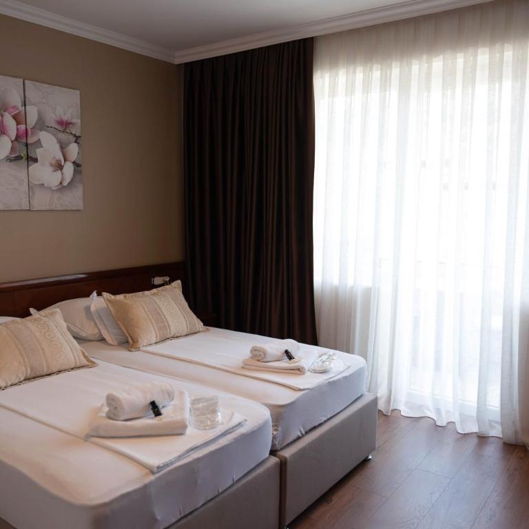 Hotel Bristol - Twin Room with View - 4