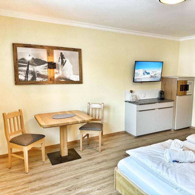 Hubertus Alpine Living - Doppelzimmer mit Bergblick - 2