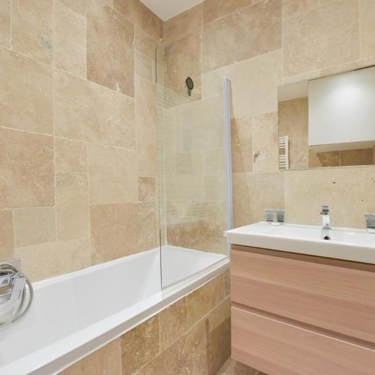 VIEUX MURS - Brand new flat for 4, AC, WIFI center old Antibes - Appartement 1 Chambre - 25