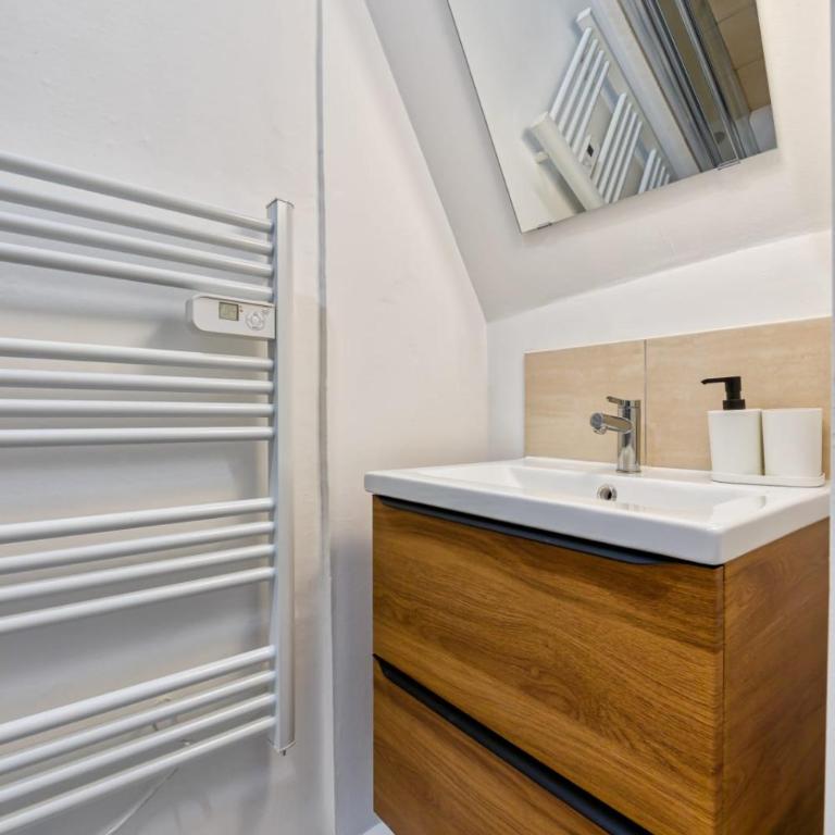 Loulou maison de ville sur 4 niveaux au coeur de ville - Casa Vacanze - 23