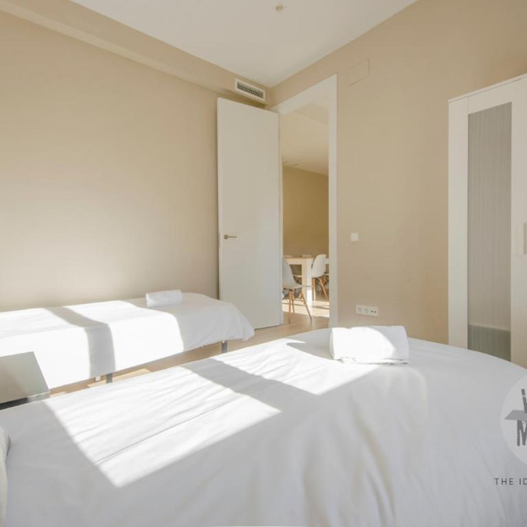 Vive la esencia de Madrid para 7 en Santa Ana 6 - Apartamento - 24