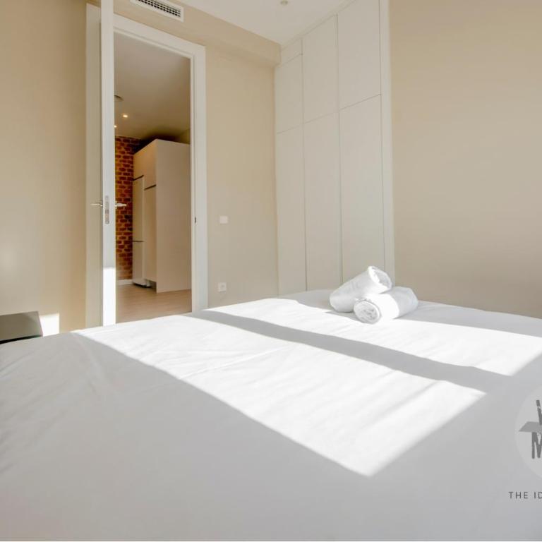 Vive la esencia de Madrid para 7 en Santa Ana 6 - Apartamento - 11