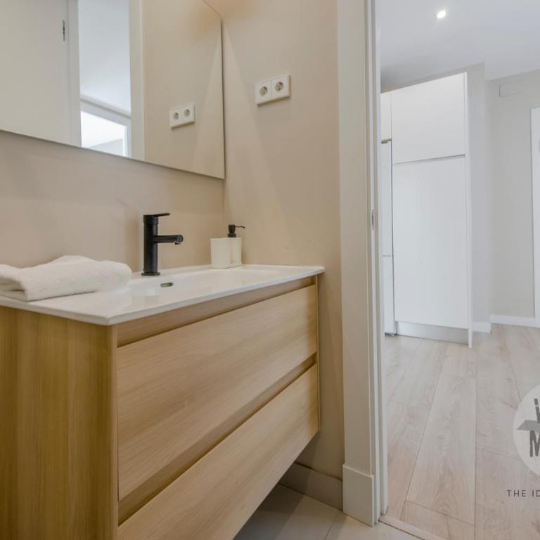 Vive la esencia de Madrid para 7 en Santa Ana 6 - Apartamento - 15
