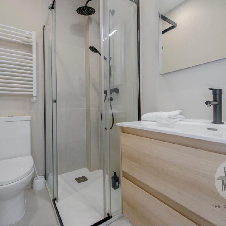 Vive la esencia de Madrid para 7 en Santa Ana 6 - Apartamento - 14