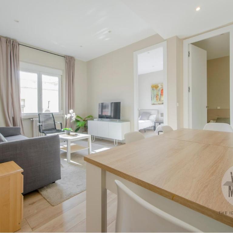Vive la esencia de Madrid para 7 en Santa Ana 6 - Apartamento - 25