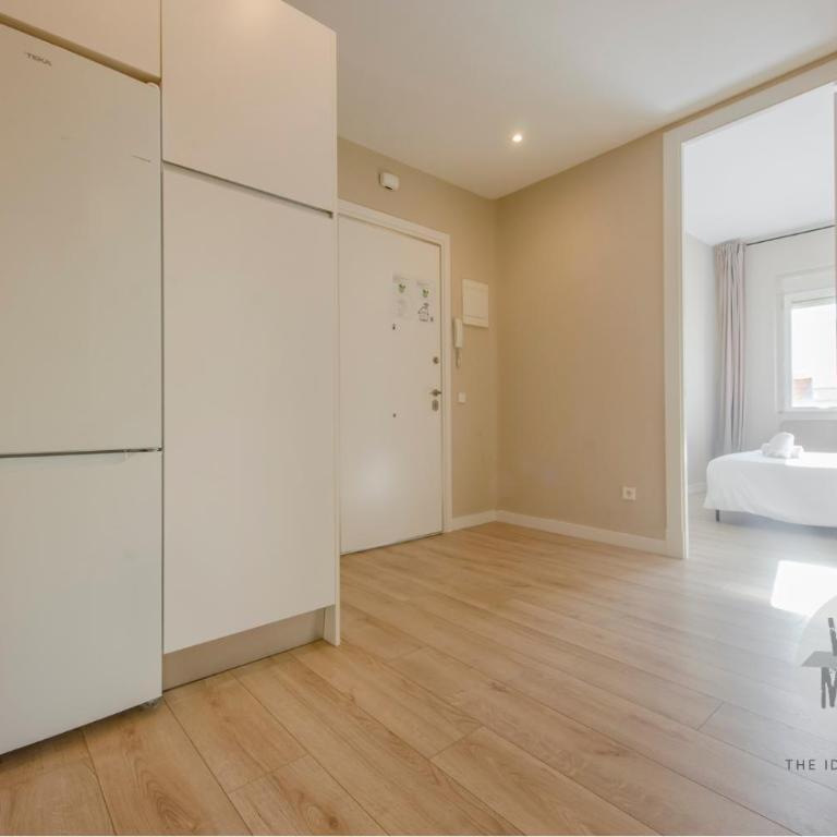 Vive la esencia de Madrid para 7 en Santa Ana 6 - Apartamento - 8
