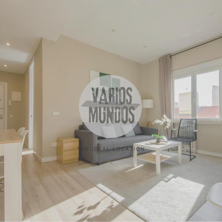 Vive la esencia de Madrid para 7 en Santa Ana 6 - Apartamento - 1