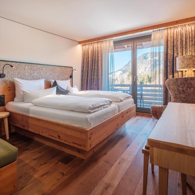 Hotel Oberstdorf - Superior Doppelzimmer mit Bergblick und Balkon - 1