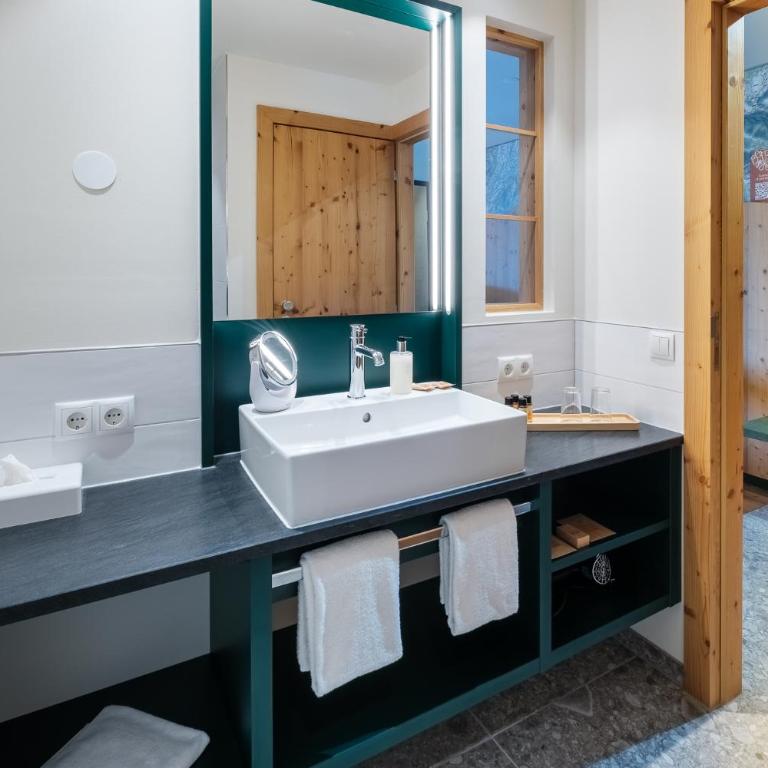 Hotel Oberstdorf - Superior Doppelzimmer mit Bergblick und Balkon - 6