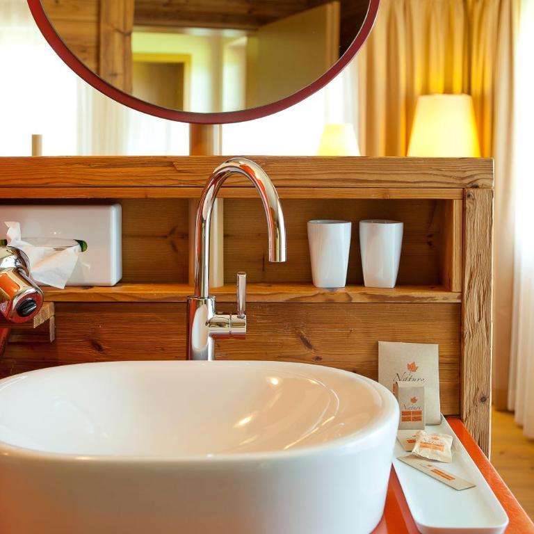 Hotel Oberstdorf - Doppelzimmer mit Bad, Bergblick und Balkon - 5