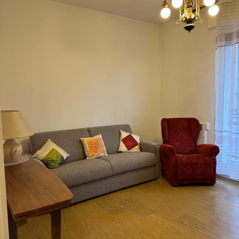 BOLOGNA MAGGIORE comoda al CENTRO di tutto - Three-Bedroom Apartment - High Floor - 12