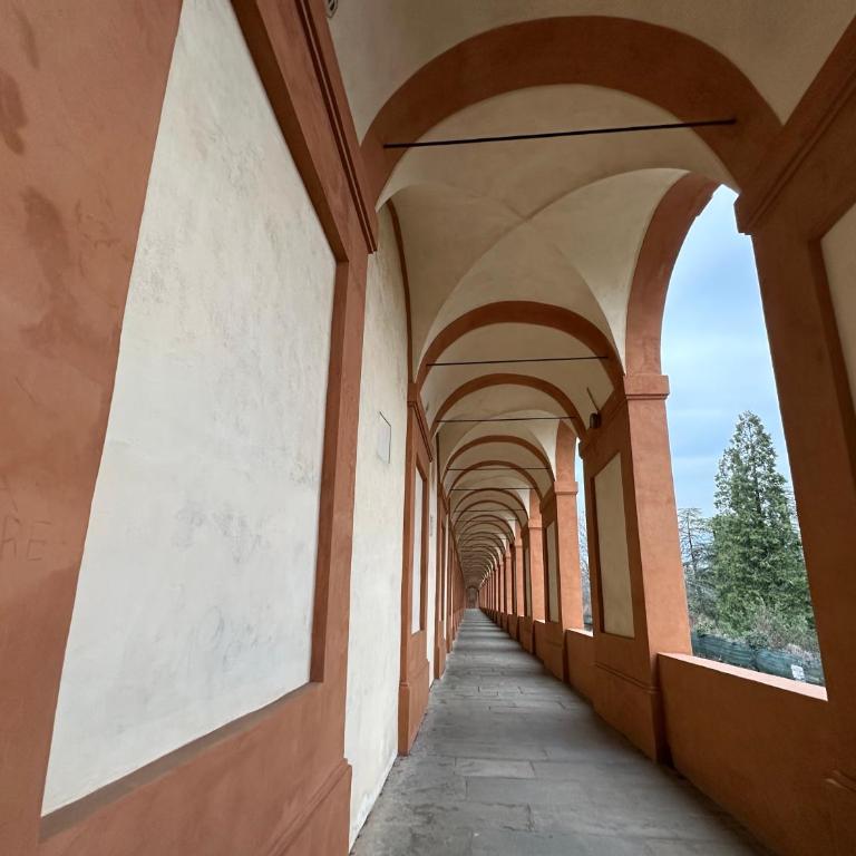 BOLOGNA MAGGIORE comoda al CENTRO di tutto - Three-Bedroom Apartment - High Floor - 10