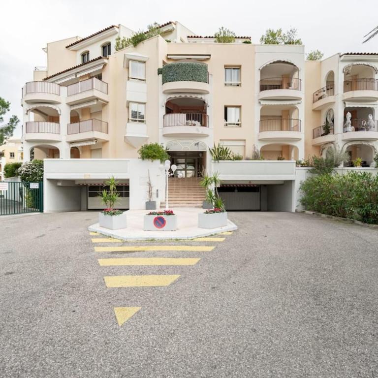 Spacious apartment with pool located in the Marina of Mandelieu - Apartment - 5