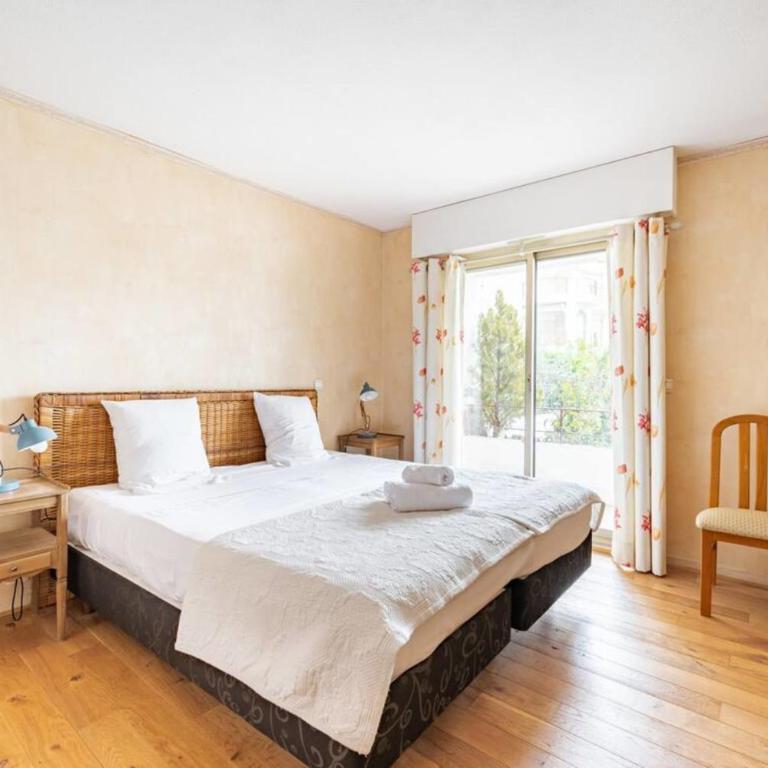 Spacious apartment with pool located in the Marina of Mandelieu - Apartment - 6