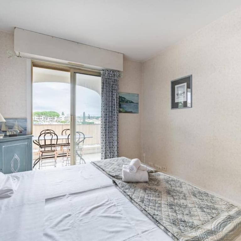 Spacious apartment with pool located in the Marina of Mandelieu - Apartment - 9