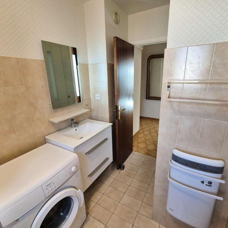 Appartement 1 chambre, climatisation, proche plage, tout à pied - Apartment - 10