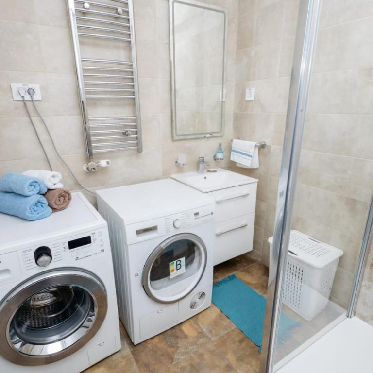 Konstantin Lux 1 - One-Bedroom Apartment - 8