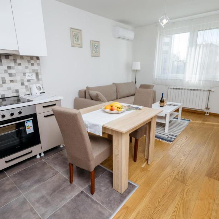 Konstantin Lux 1 - One-Bedroom Apartment - 3