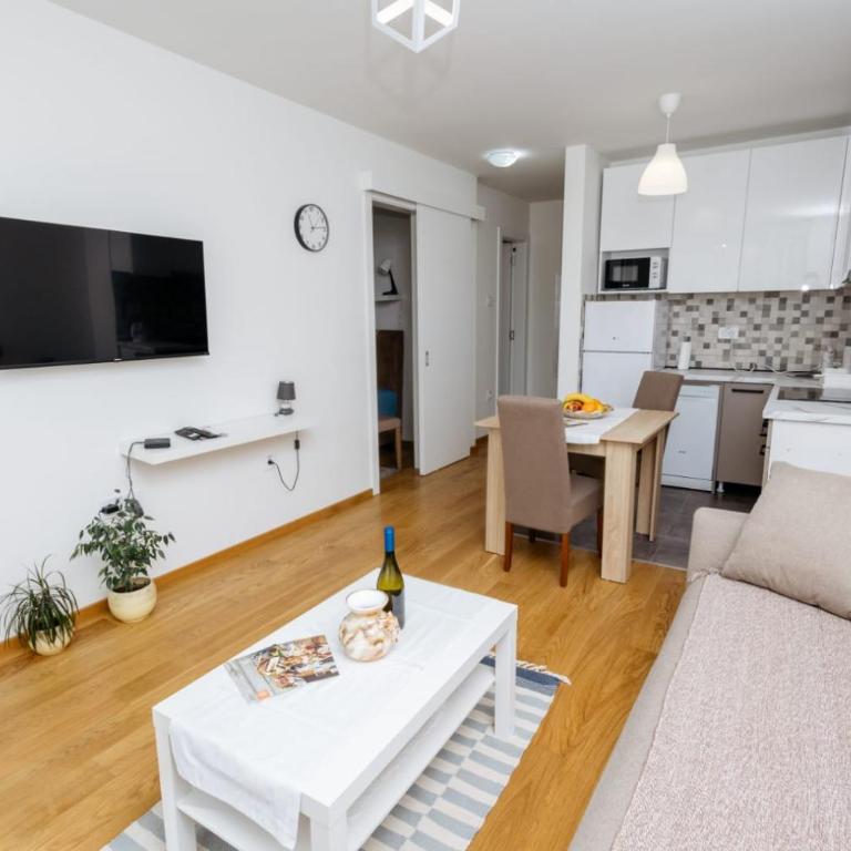 Konstantin Lux 1 - One-Bedroom Apartment - 1
