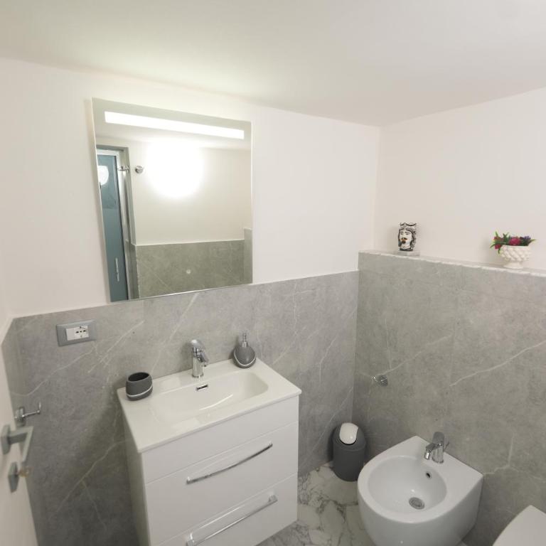 Catania Central Apartment - Appartamento con 2 Camere da Letto - 13