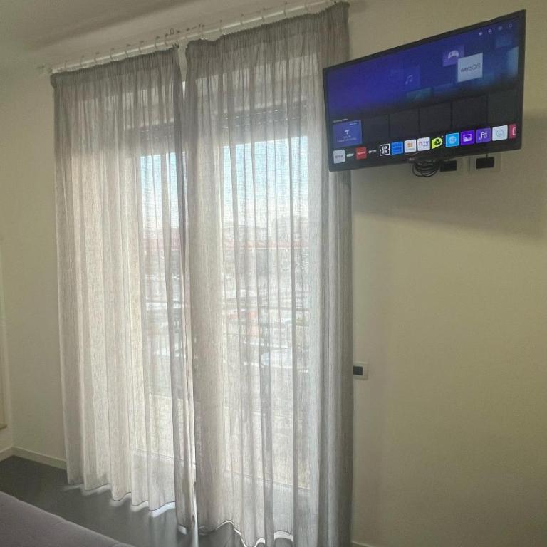 Top Floor Rentrooms Napoli - Camera Tripla Luxury - 3