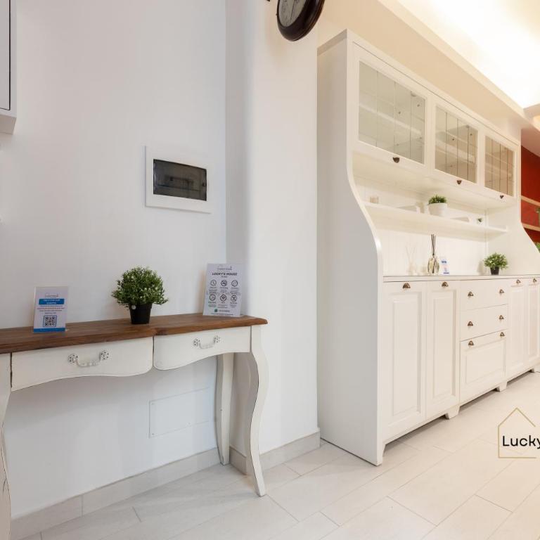 Lucky's House - 400mt to Metro A, 3 bedrooms, 6-8 pax, A-C, Roma - Appartamento con 3 Camere da Letto - 42