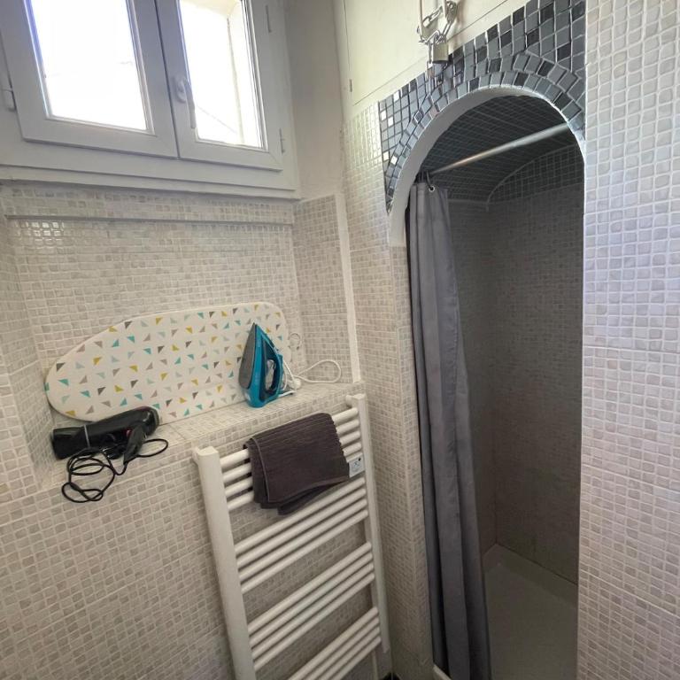 Studio centre ville à 5min plages, palais et gare - One-Bedroom Apartment - 11