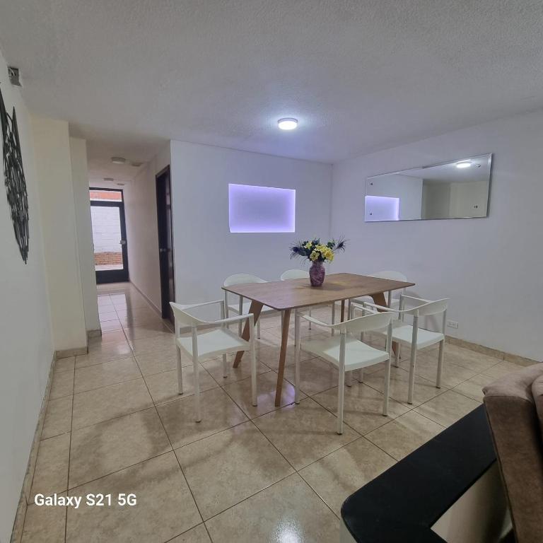 House familie and groups 5 min from the airport - Casa de 6 dormitorios - 4