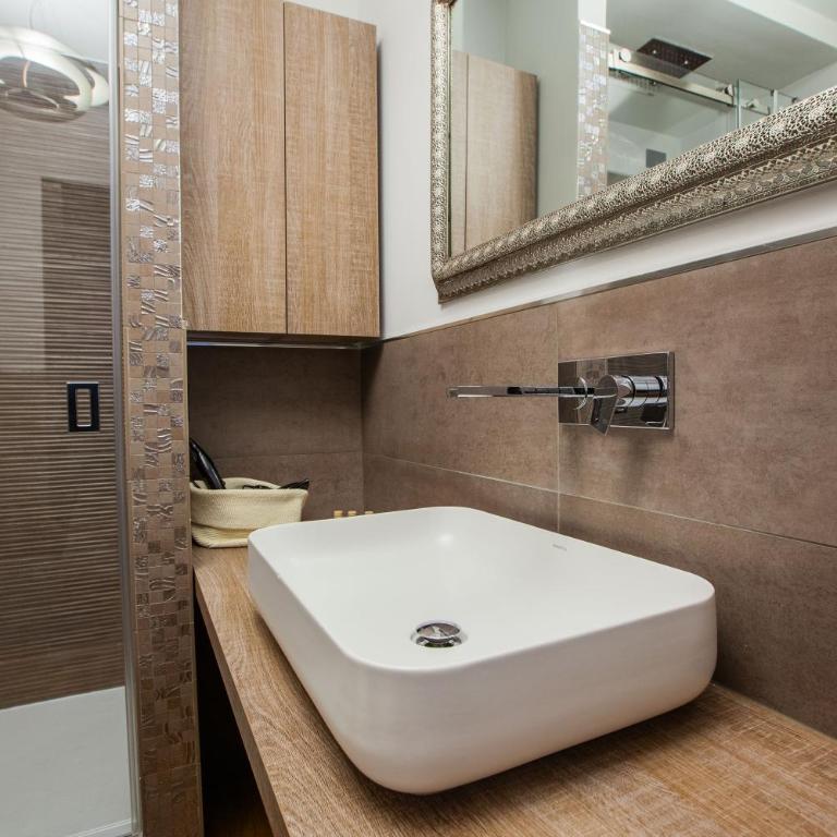 Home Boutique con Cortile-Design&Fashion District - Appartamento con 1 Camera da Letto - 32