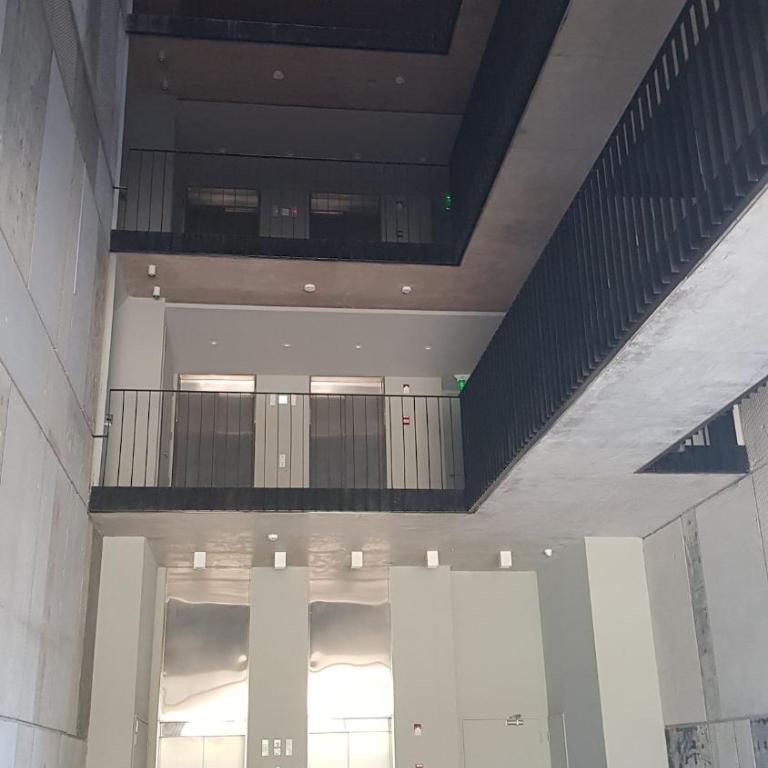 Dpto Av Las Condes lado Mall Sport - Apartamento de 2 dormitorios con terraza - 22