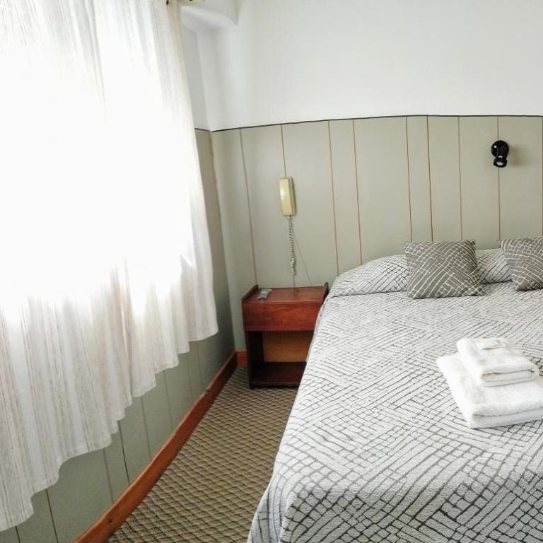 Hotel Corales - Habitación Doble con baño privado - 2