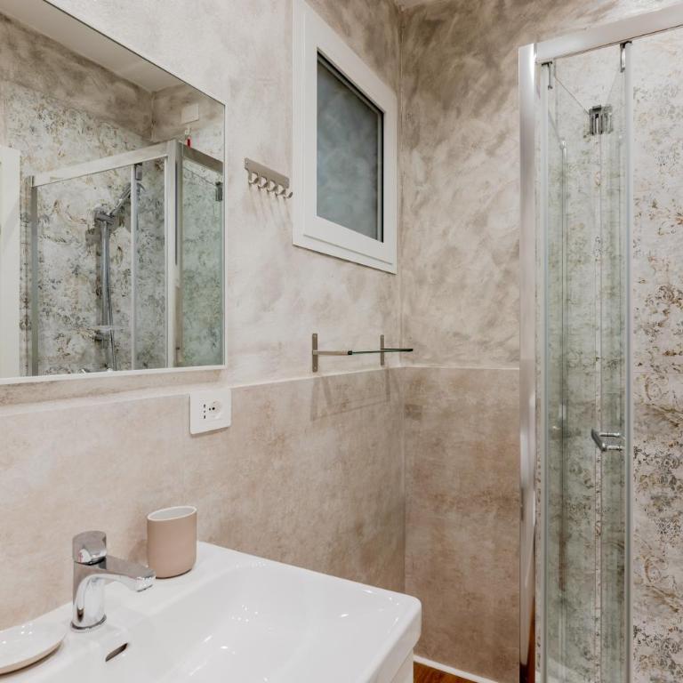GuestHost - Padova living Experience - Diamante Apartment, Rubino Room and Smeraldo Room with shared refreshment area - Standard Double Room - 4