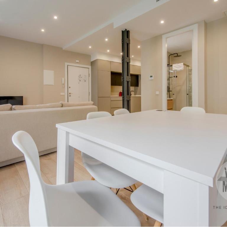 Vive Madrid con Terraza para 5 en Santa Ana 6 - Apartment - 7