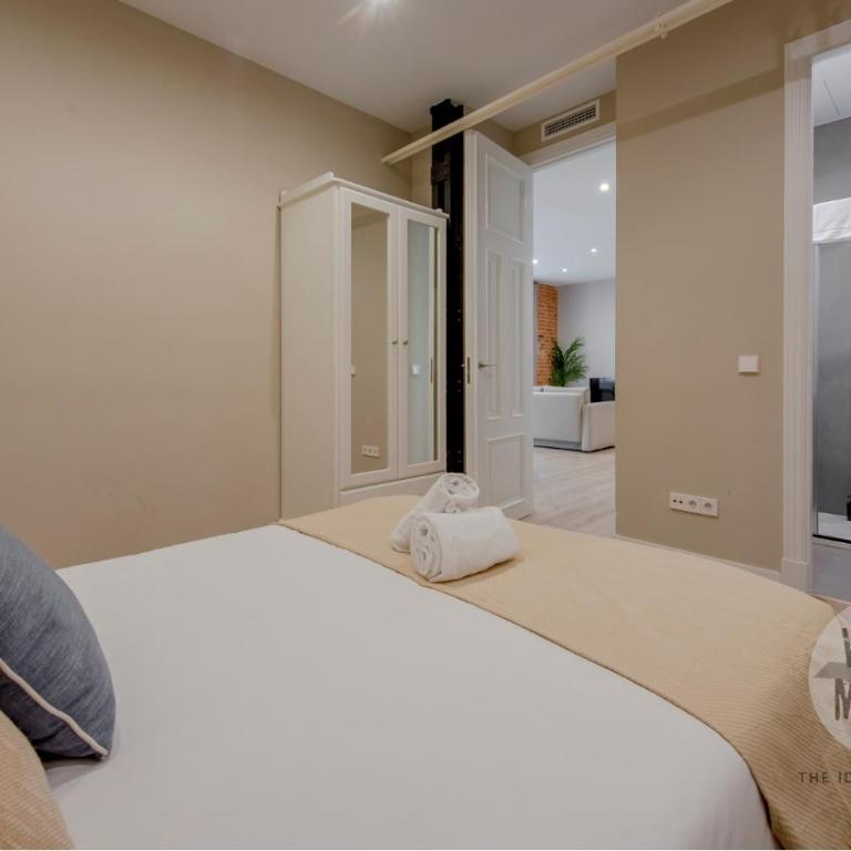 Vive Madrid con Terraza para 5 en Santa Ana 6 - Apartment - 12