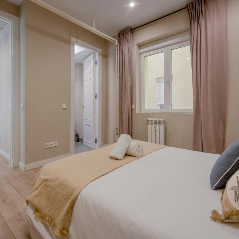 Vive Madrid con Terraza para 5 en Santa Ana 6 - Apartment - 16