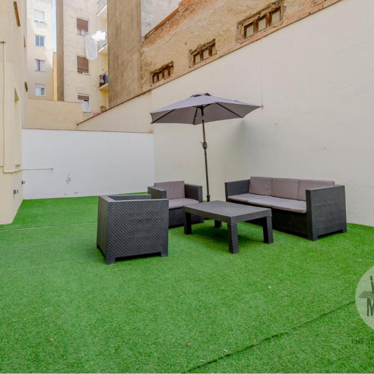 Vive Madrid con Terraza para 5 en Santa Ana 6 - Apartment - 24