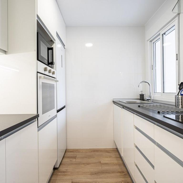 For You Rentals Apartamento La Vaguada 2 rooms Madrid Temporal PMO102 - Two-Bedroom Apartment - 2