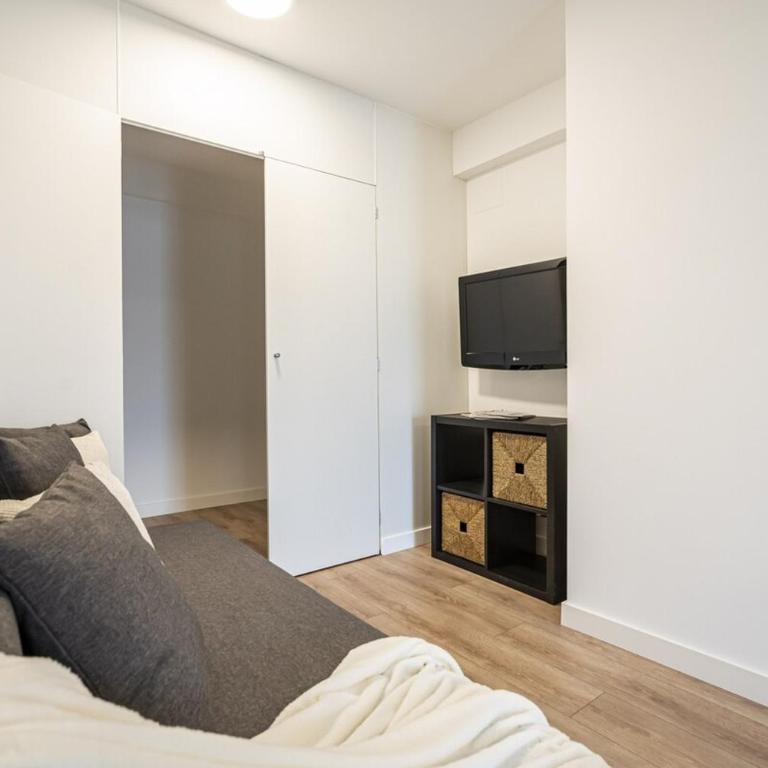 For You Rentals Apartamento La Vaguada 2 rooms Madrid Temporal PMO102 - Two-Bedroom Apartment - 6
