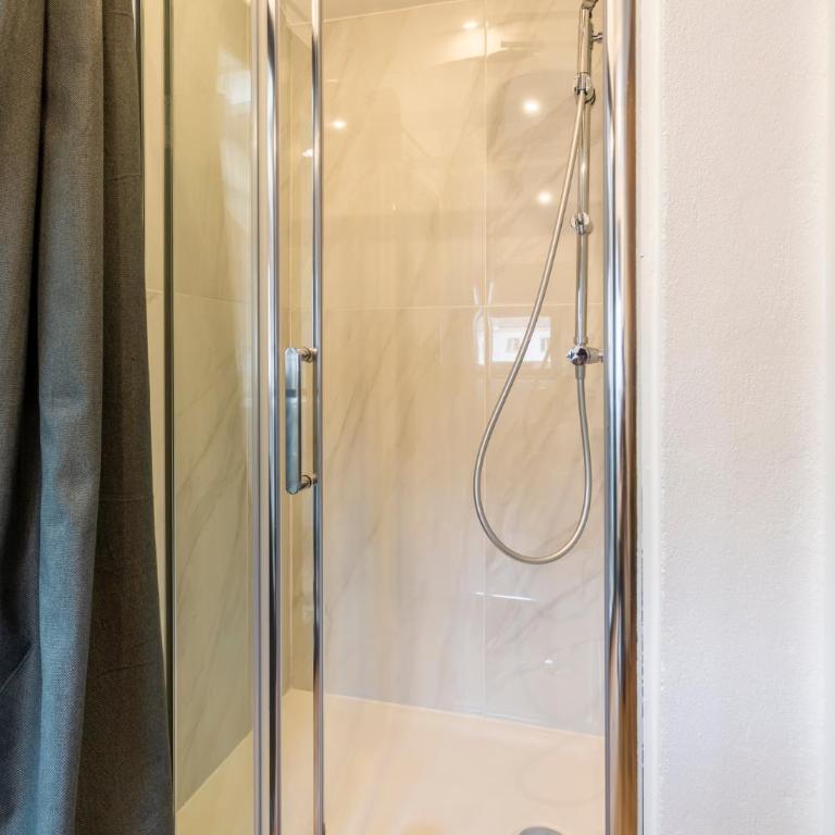 Le 9 Victor Hugo Vue sur les Toits, Loft Triplex avec terrasse, intra muros - Maison 3 Chambres - 42
