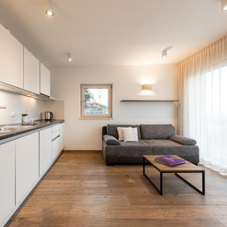 Babioshof - modern, spacious apartments with stunning view, 2 bedrooms & 2 bathrooms, pool & whirlpool, Südtirol Guest Pass in Kaltern-Caldaro - Apartment mit Terrasse - 2