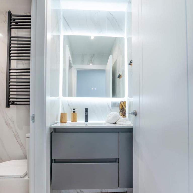 El Encanto del Oeste - Two-Bedroom Deluxe Apartment - 6
