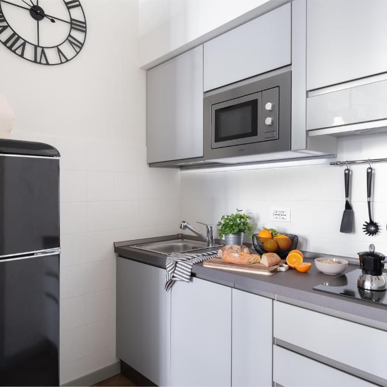 Flora Deluxe Apartment - Two-Bedroom Apartment - 16