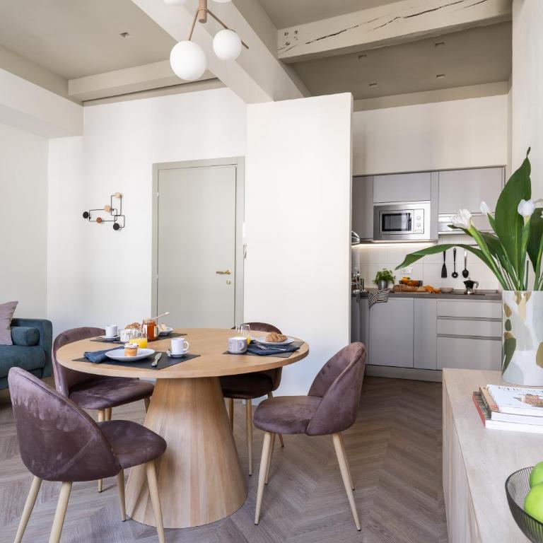 Flora Deluxe Apartment - Two-Bedroom Apartment - 17
