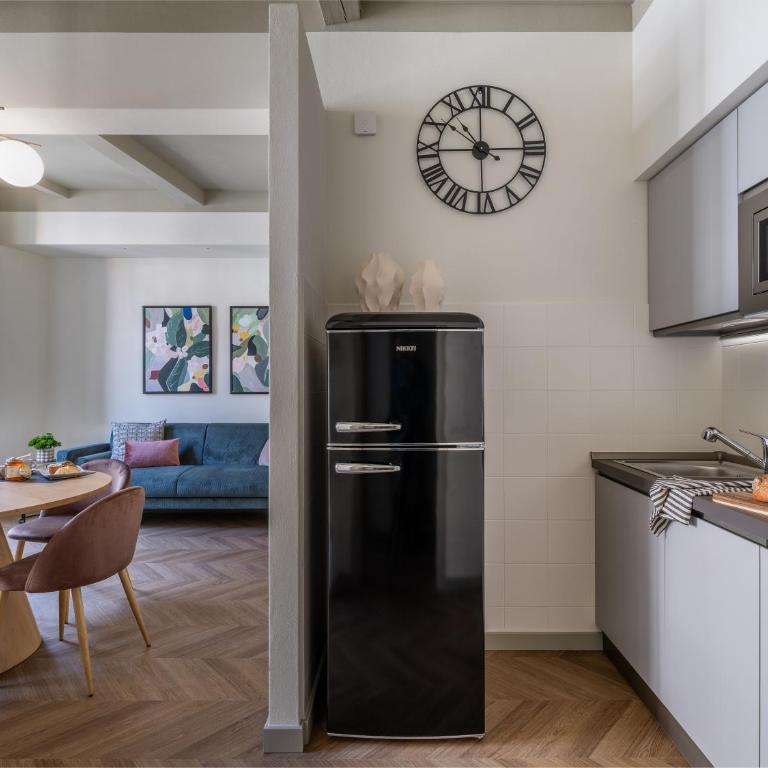 Flora Deluxe Apartment - Two-Bedroom Apartment - 20