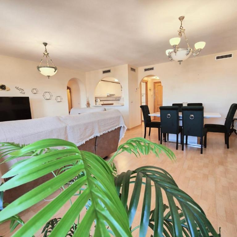 Jardin Botanico 3 Danuria - Three-Bedroom Apartment - 1