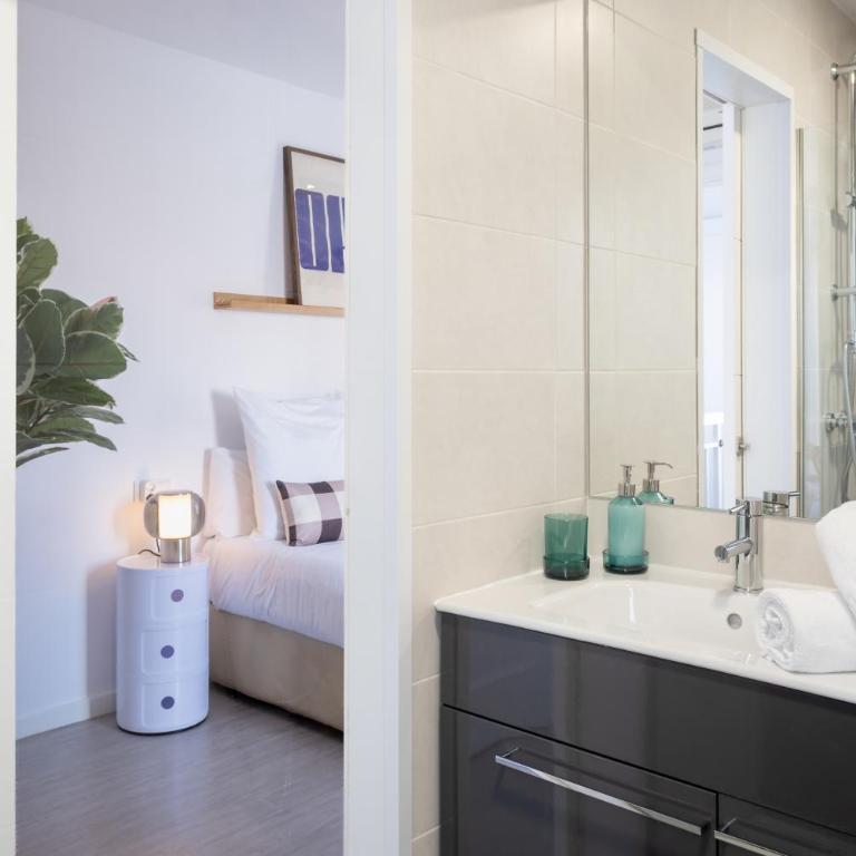Dúplex con terraza y parking en el Albaicín - Two-Bedroom Apartment - 25