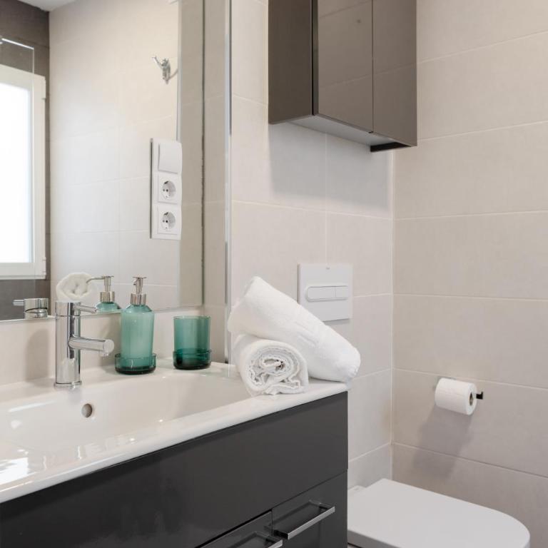 Dúplex con terraza y parking en el Albaicín - Two-Bedroom Apartment - 26